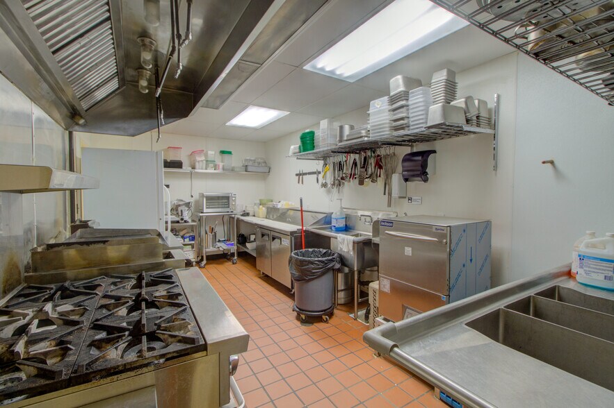 110 Ville Dr, Boulder City, NV à louer - Photo intérieure – Image 3 sur 24
