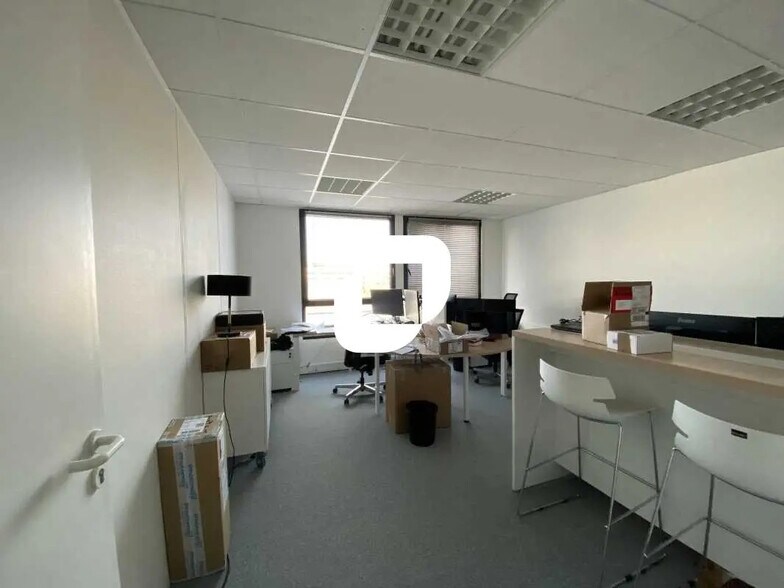 Bureau dans Brignais à louer - Photo de l’immeuble – Image 2 sur 10