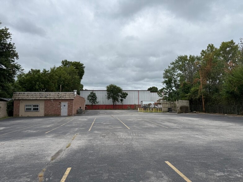 3875-3883 E Livingston Ave, Columbus, OH à louer - Photo de l’immeuble – Image 3 sur 18