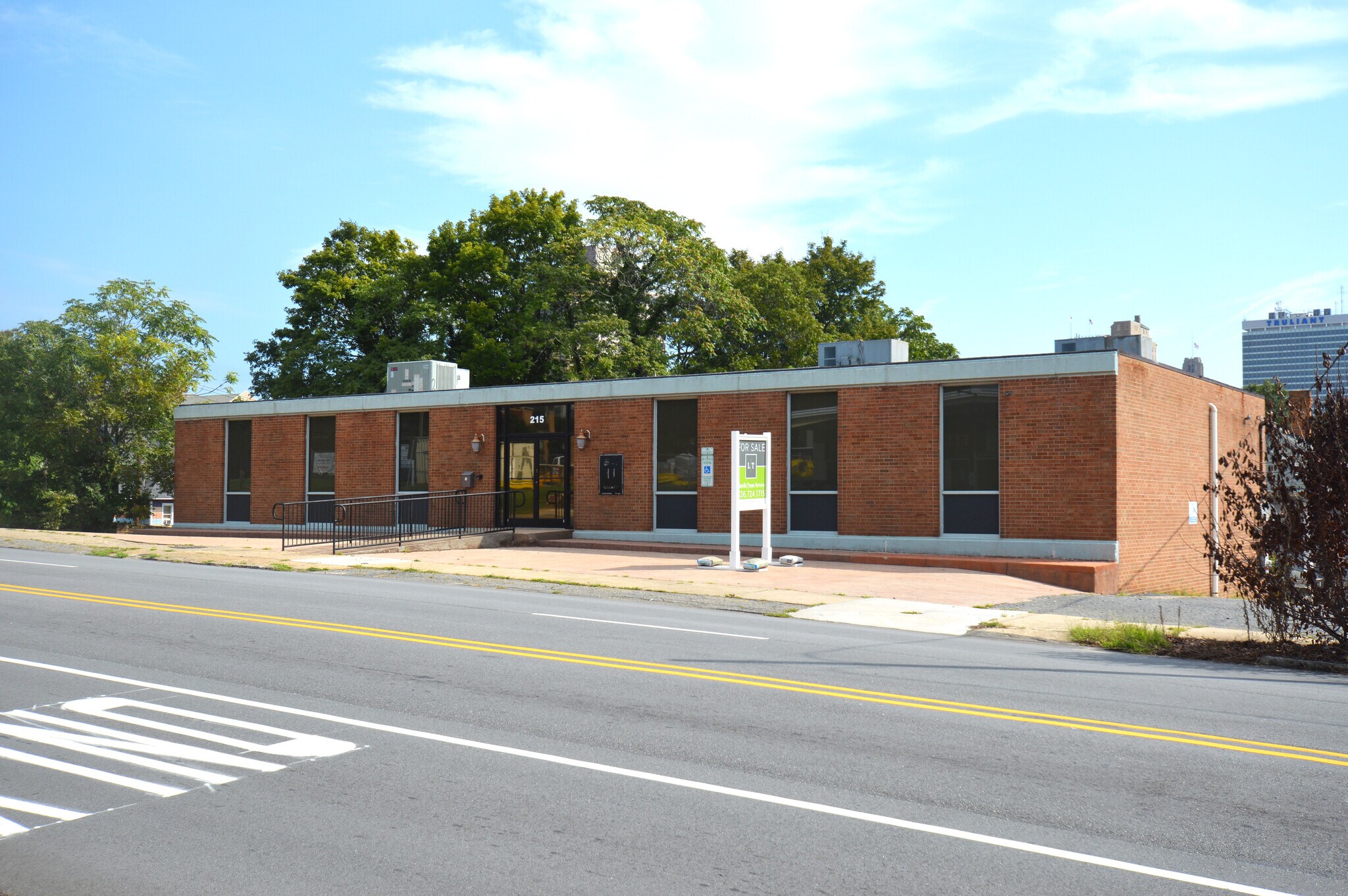 215 N Broad St, Winston-Salem, NC à vendre Photo principale– Image 1 sur 7