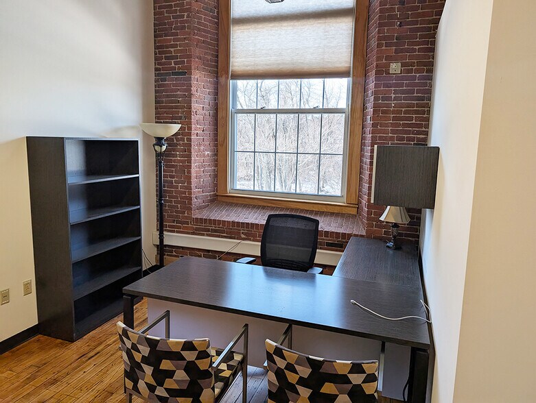 670 N Commercial St, Manchester, NH à louer - Photo intérieure – Image 3 sur 6