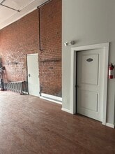 77 Main St, Cortland, NY à louer Photo intérieure– Image 2 sur 12