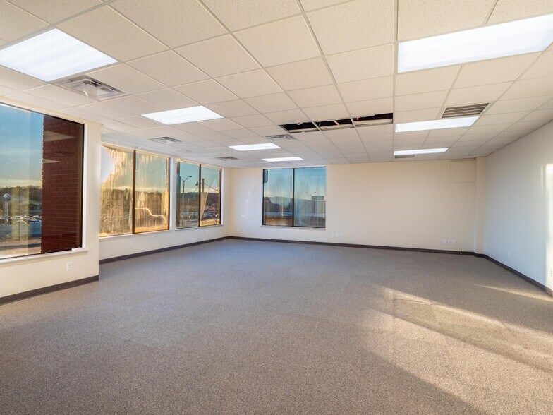 721 S George Nigh Expy, Mcalester, OK à louer - Photo de l’immeuble – Image 3 sur 25