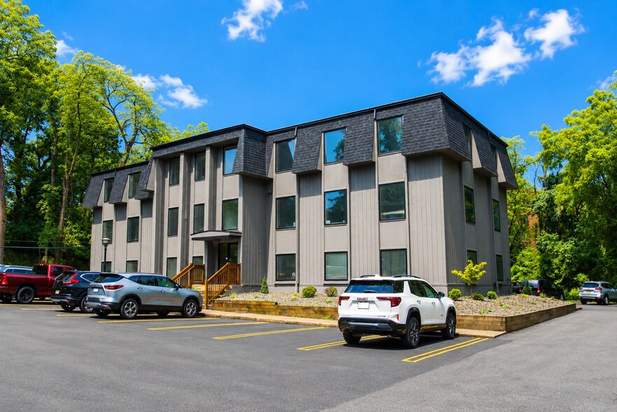 640 Kreag Rd, Pittsford, NY à louer - Photo de l’immeuble – Image 1 sur 11