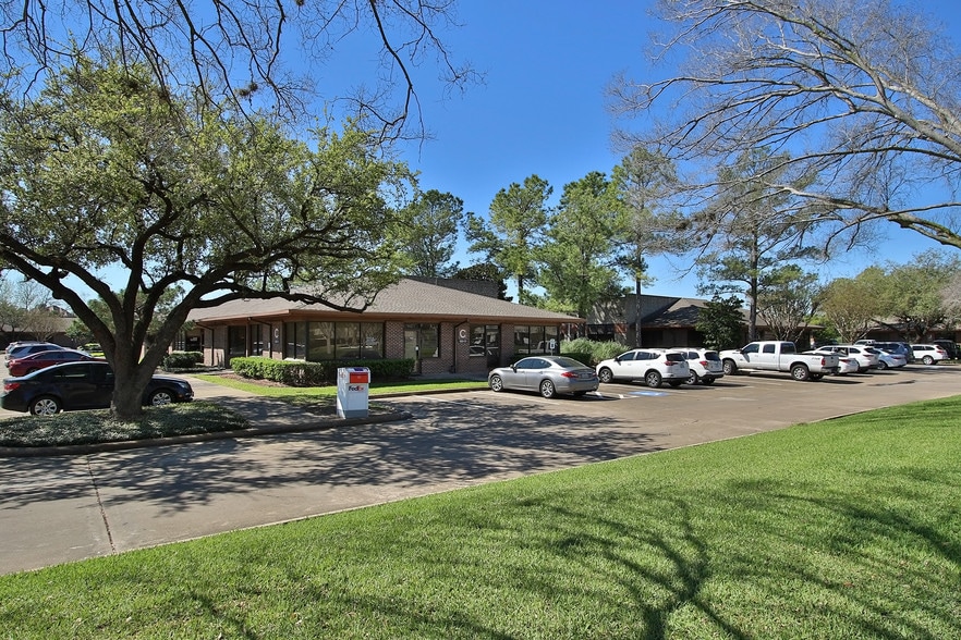 11201 Richmond Ave, Houston, TX à louer - Photo de l’immeuble – Image 3 sur 11