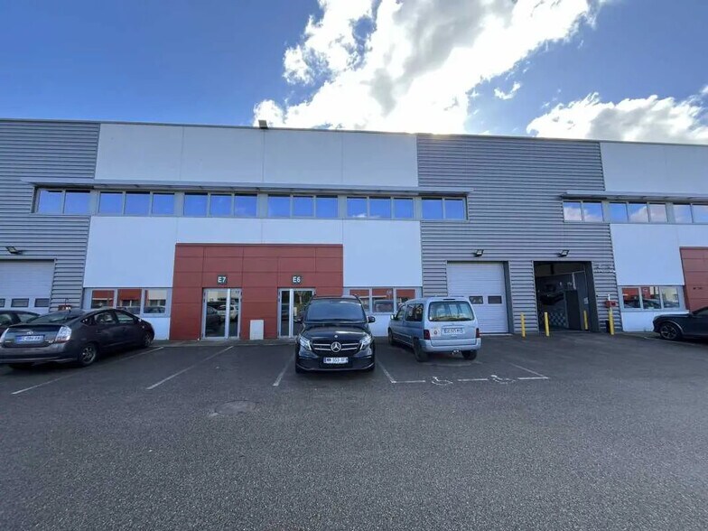 50 Rue Jean Zay, Saint-Priest à louer - Photo de l’immeuble – Image 2 sur 21