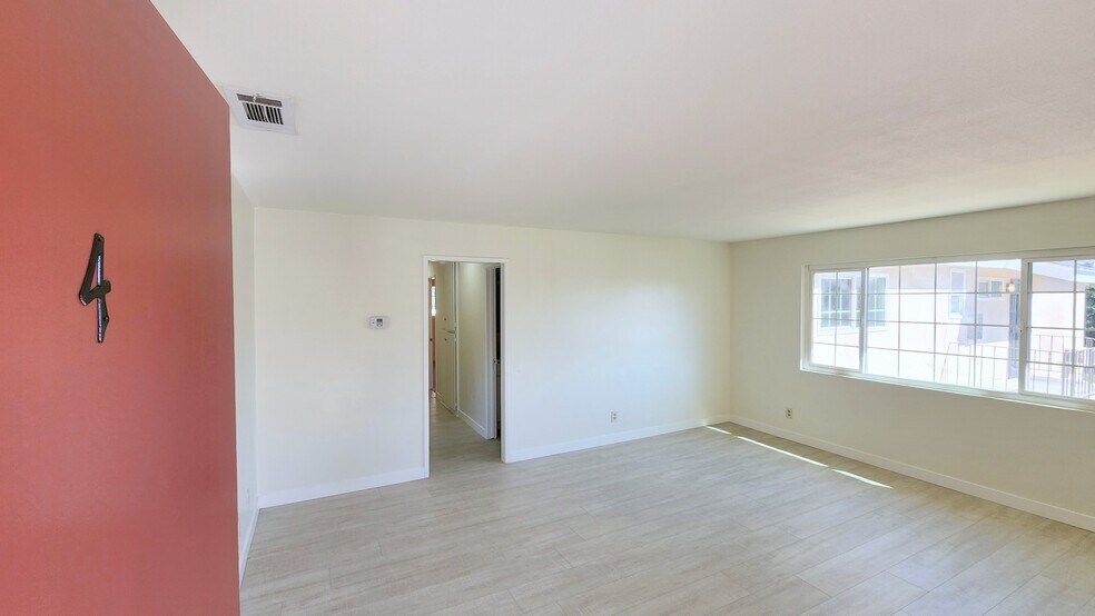 2325 Angela St, Pomona, CA à vendre - Photo intérieure – Image 2 sur 67