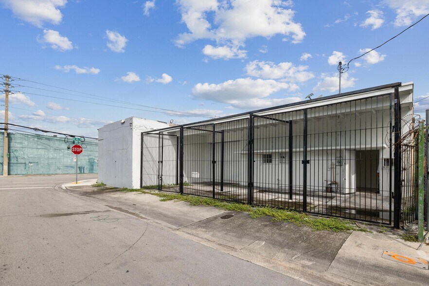 995 NW 21st Ter, Miami, FL à vendre - Photo de l’immeuble – Image 3 sur 21