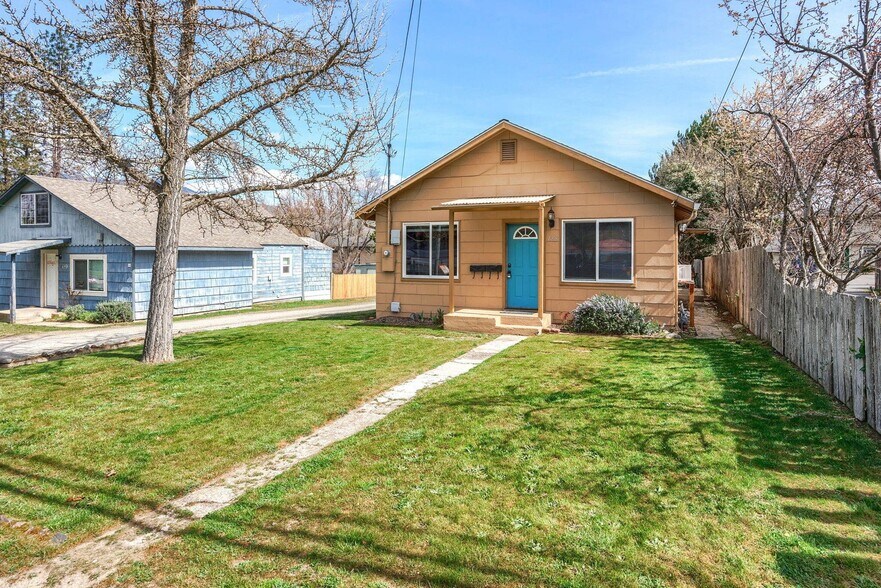 128 S Mountain Ave, Ashland, OR à vendre - Photo de l’immeuble – Image 3 sur 34