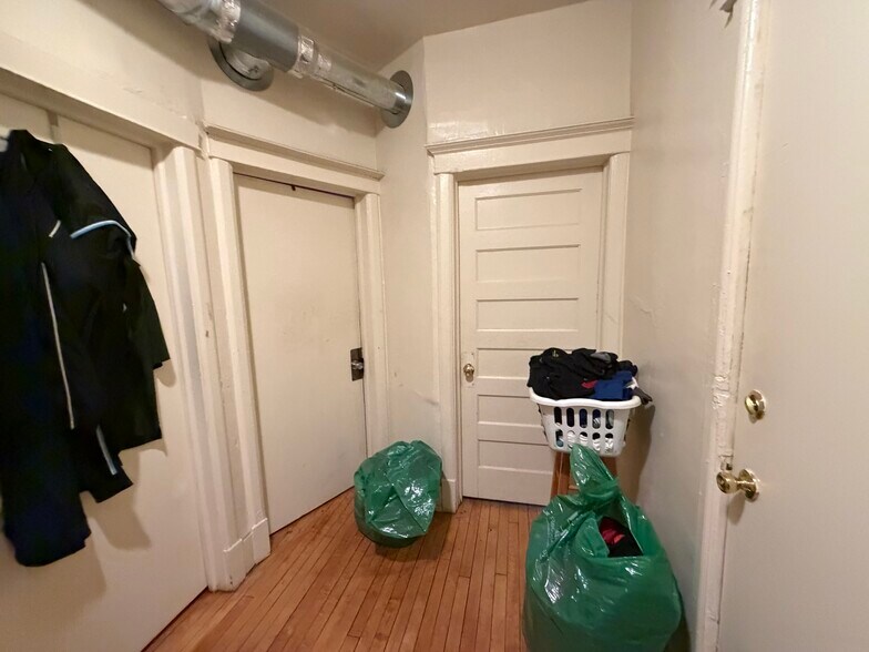 1328 W Greenfield Ave, Milwaukee, WI à vendre - Photo de l’immeuble – Image 3 sur 7