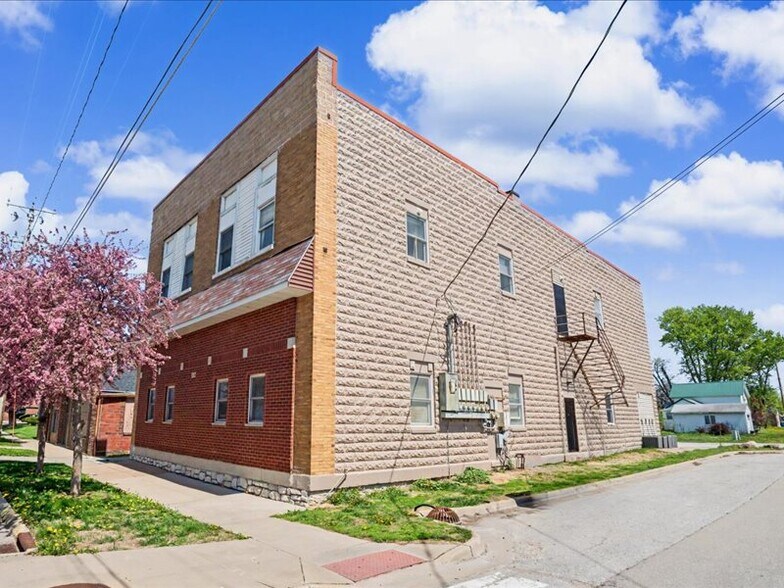 230 S Dubuque St, Solon, IA à vendre - Photo de l’immeuble – Image 3 sur 18