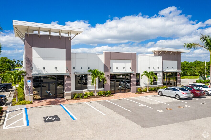 9967 Triangle Blvd, Naples, FL à vendre - Photo de l’immeuble – Image 2 sur 11