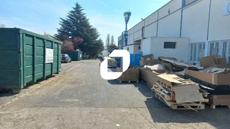 Local d’activités dans Villebon-sur-Yvette à louer - Photo de l’immeuble – Image 3 sur 8