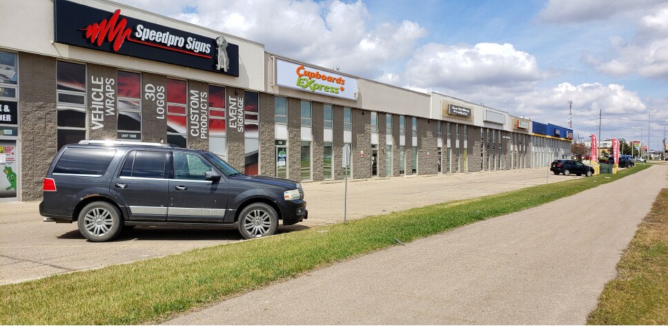 6660 Taylor Dr, Red Deer, AB à louer - Photo de l’immeuble – Image 3 sur 7