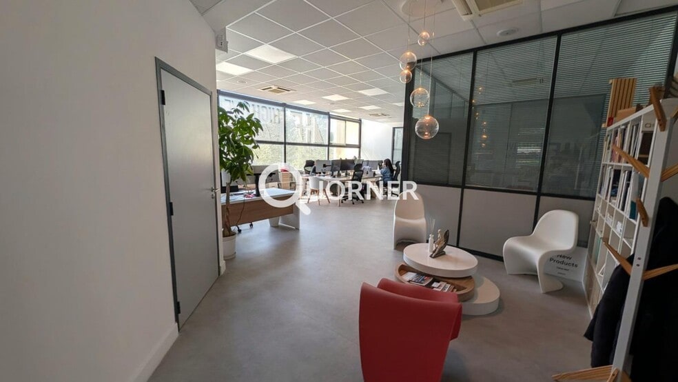 Bureau dans Frejus à vendre - Photo de l’immeuble – Image 2 sur 6