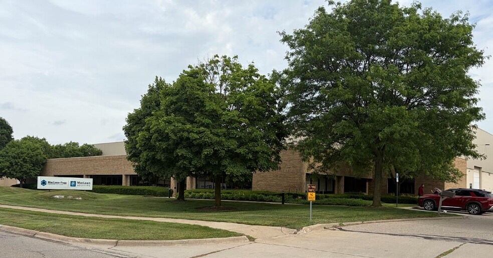 7689 19 Mile Rd, Sterling Heights, MI à louer - Photo de l’immeuble – Image 3 sur 5