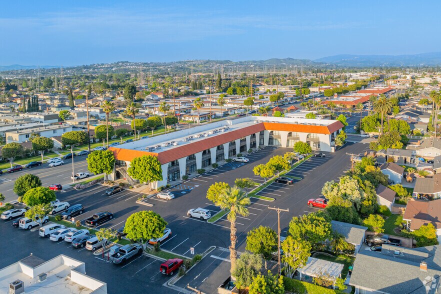 438 E Katella Ave, Orange, CA à louer - Aérien – Image 3 sur 23