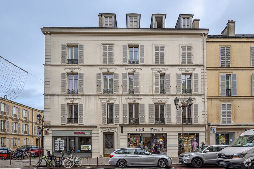 Local commercial dans Versailles à louer - Photo de l’immeuble – Image 2 sur 2
