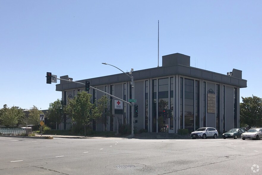 1545 N Texas St, Fairfield, CA à louer - Photo de l’immeuble – Image 2 sur 2