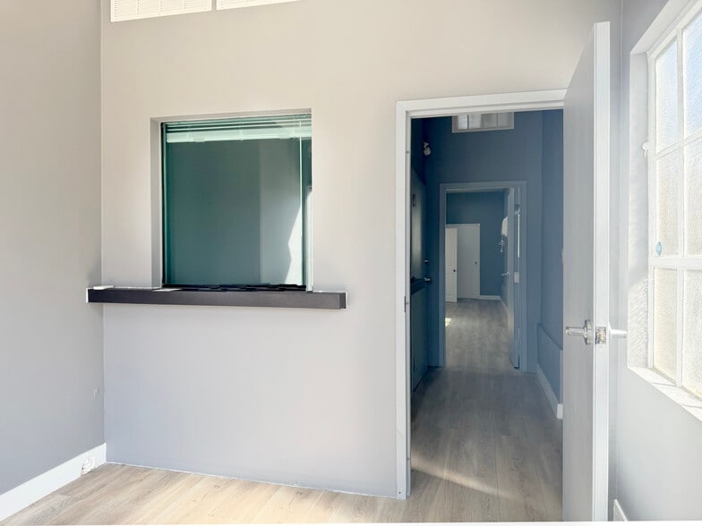2225-2227 W Olive Ave, Burbank, CA à louer - Photo de l’immeuble – Image 3 sur 15