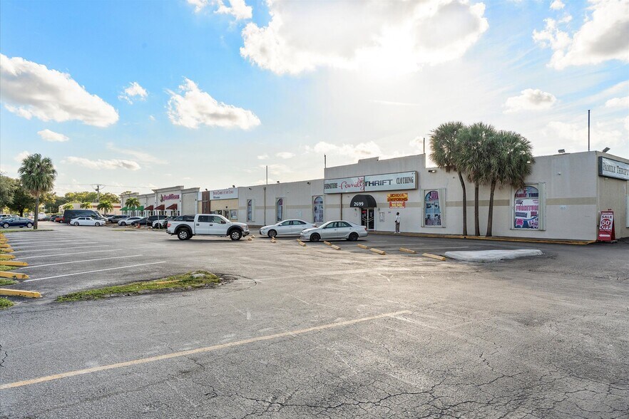 2647-2699 N State Road 7, Lauderhill, FL à louer - Photo de l’immeuble – Image 2 sur 37