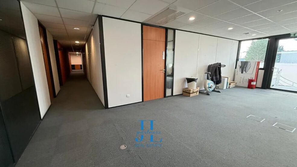 Bureau dans Gradignan à louer - Photo de l’immeuble – Image 2 sur 8