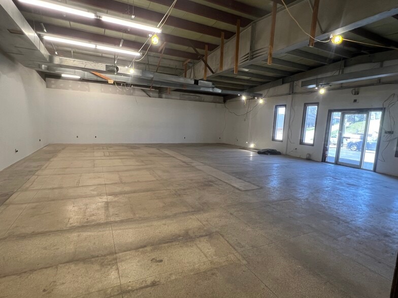 9120 Perry Hwy, Pittsburgh, PA à louer - Photo de l’immeuble – Image 3 sur 13