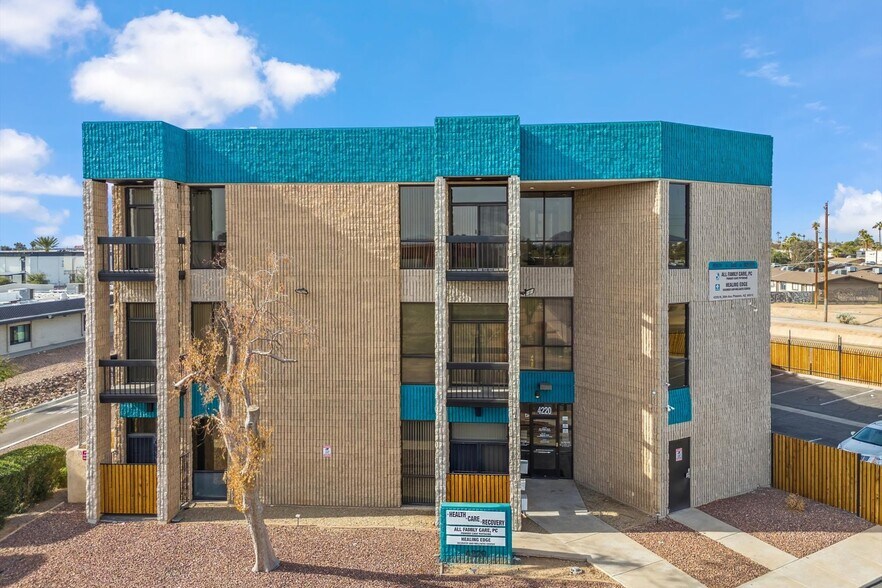 4220 N 20th Ave, Phoenix, AZ à louer - Photo de l’immeuble – Image 1 sur 59