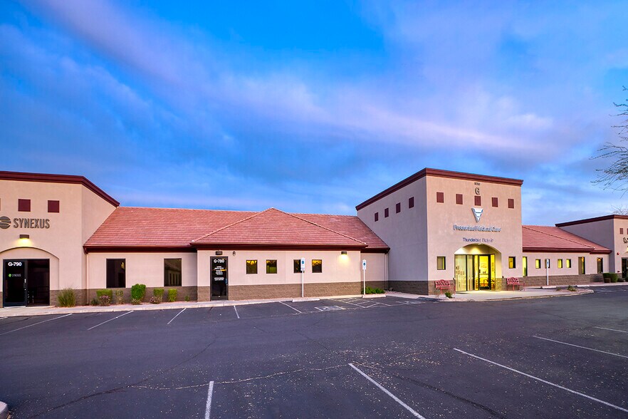 5750 W Thunderbird Rd, Glendale, AZ à louer - Photo de l’immeuble – Image 2 sur 12