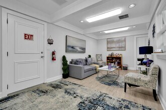 70 Schanck Rd, Freehold, NJ à louer Photo intérieure– Image 2 sur 23