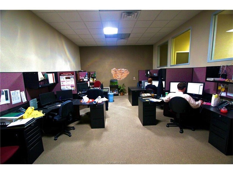 214 N Main St, Bryan, TX à louer - Photo intérieure – Image 3 sur 31