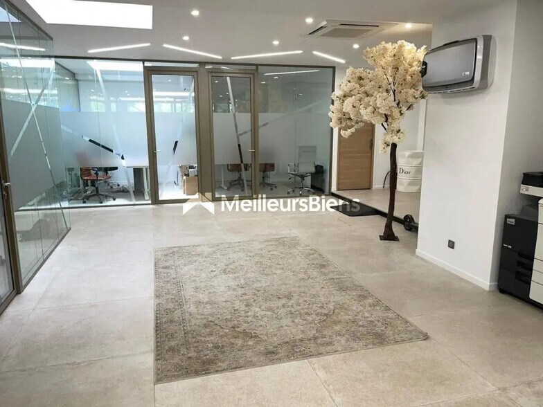 Bureau dans Paris à louer - Photo de l’immeuble – Image 2 sur 9