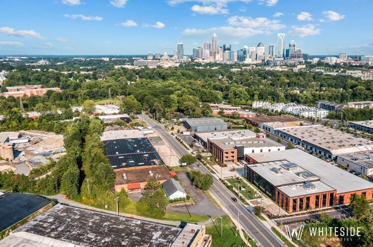 1020 Tuckaseegee portefeuille de 2 biens à vendre sur LoopNet.fr - Photo de l’immeuble – Image 2 sur 3
