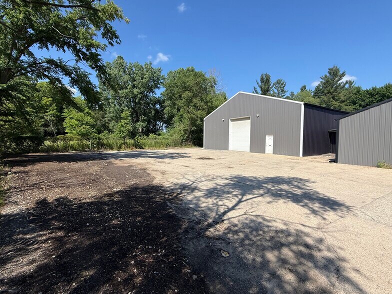 8325-8327 Belding Rd NE, Rockford, MI à louer - Photo de l’immeuble – Image 1 sur 3