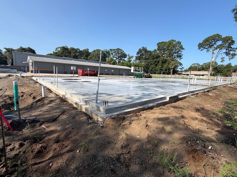 2725 Hibiscus Dr, Edgewater, FL à vendre - Photo de l’immeuble – Image 2 sur 6