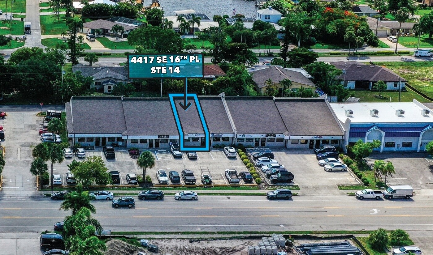 4417 SE 16th Pl, Cape Coral, FL à louer Photo de l’immeuble– Image 1 sur 4