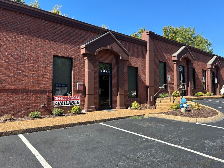 250 N Parkway, Jackson, TN à louer - Photo de l’immeuble – Image 2 sur 9
