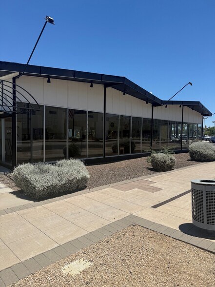 256 E Main St, Mesa, AZ à louer - Photo de l’immeuble – Image 2 sur 9