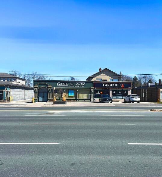 7771-7775 Yonge St, Markham, ON à louer - Photo de l’immeuble – Image 2 sur 2
