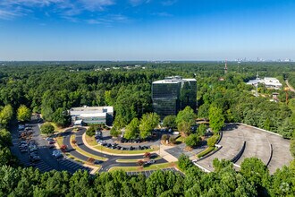 100 Crescent Center Pkwy, Tucker, GA - VUE AÉRIENNE  vue de carte
