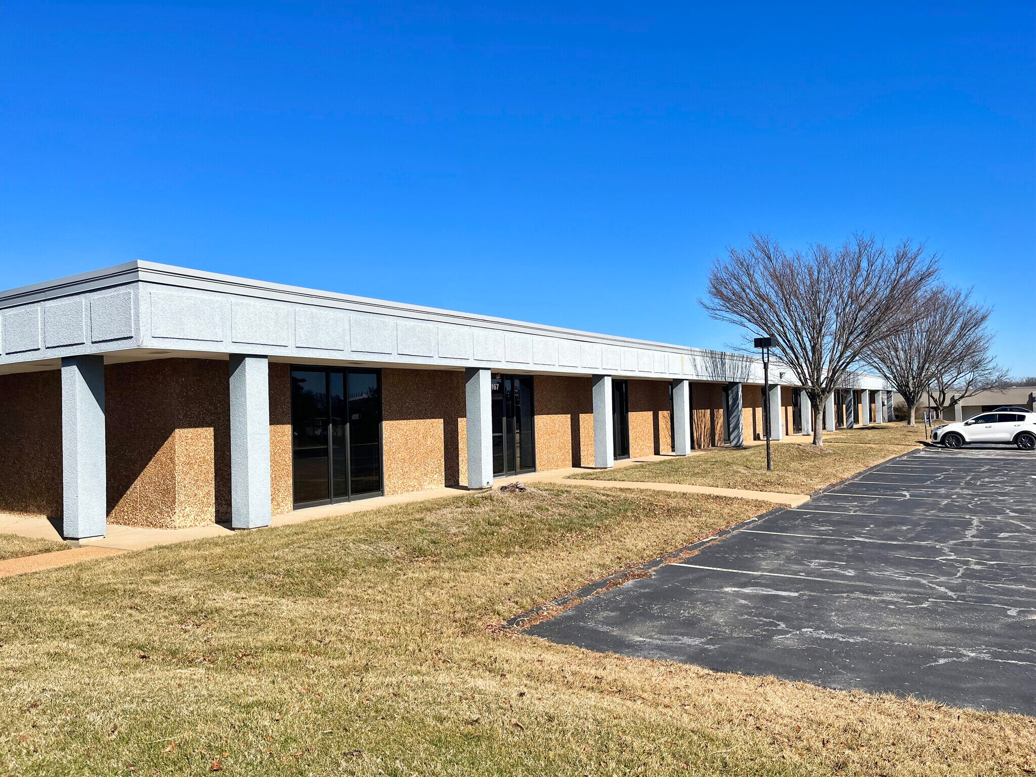 10151-10167 Corporate Square Dr, Creve Coeur, MO à vendre Photo de l’immeuble– Image 1 sur 7