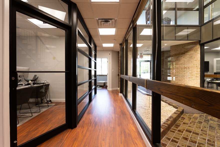 10 Maple St, Port Washington, NY à louer - Photo de l’immeuble – Image 3 sur 9
