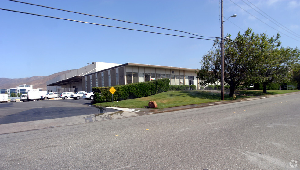 439 Eccles Ave, South San Francisco, CA à louer - Photo de l’immeuble – Image 3 sur 3