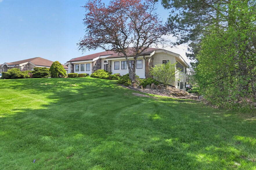 6300 Sashabaw Rd, Village of Clarkston, MI à louer - Photo de l’immeuble – Image 3 sur 51