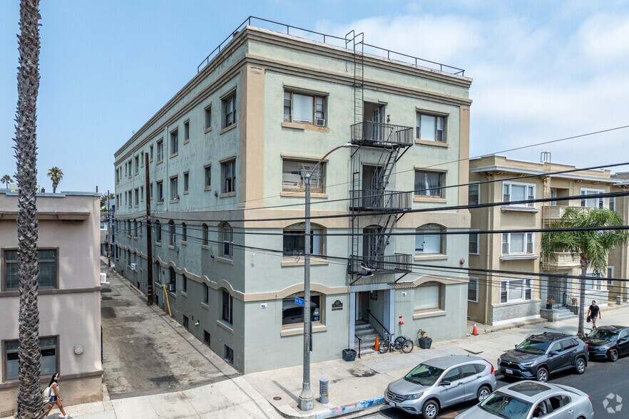 323 W 4th St, Long Beach, CA à vendre - Photo de l’immeuble – Image 3 sur 5