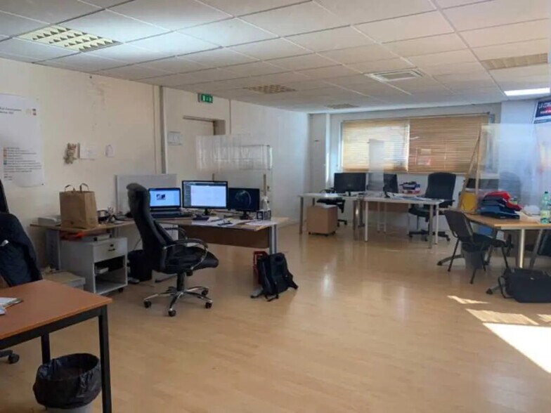 Bureau dans Bègles à louer - Photo de l’immeuble – Image 1 sur 6