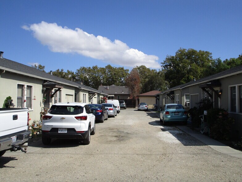 1 Hodel Dr, Hollister, CA à vendre - Photo de l’immeuble – Image 3 sur 16