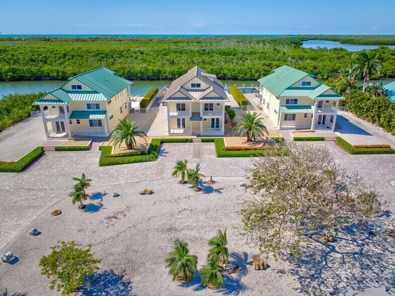 2394 Coco Plum Dr, Marathon, FL à vendre - Photo de l’immeuble – Image 3 sur 46