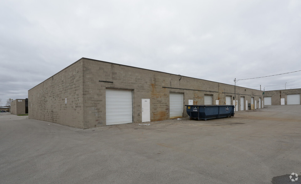 205 Exeter Rd, London, ON à louer - Photo de l’immeuble – Image 2 sur 2
