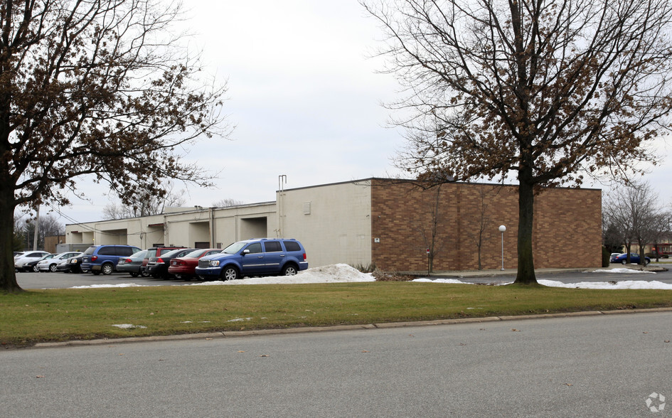 1632 Commerce Dr, South Bend, IN à louer - Photo de l’immeuble – Image 3 sur 10